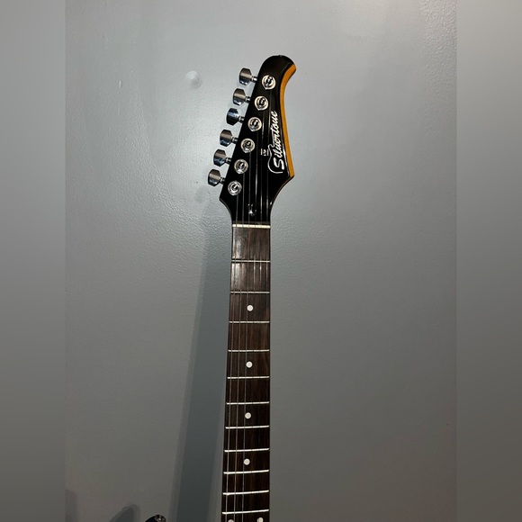 Silvertone Electric Guitar and Amp - Picture 5 of 14